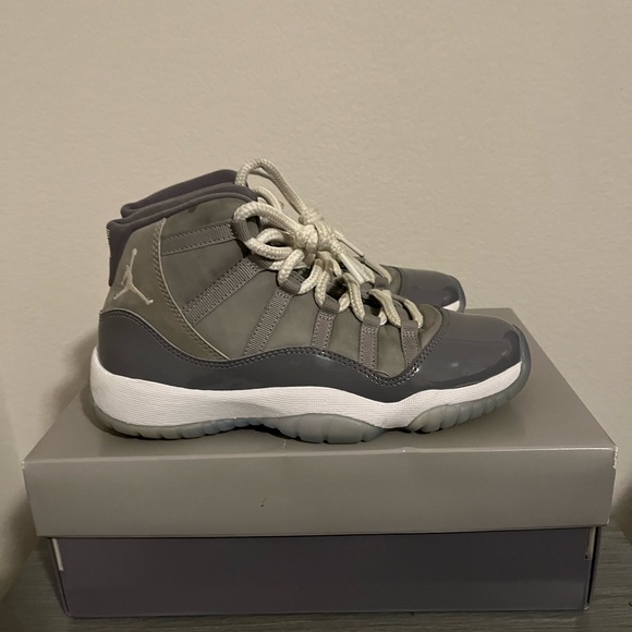 Cool Grey 11’s slightly used and creased. Has box and wrapping. - Picture 5 of 11